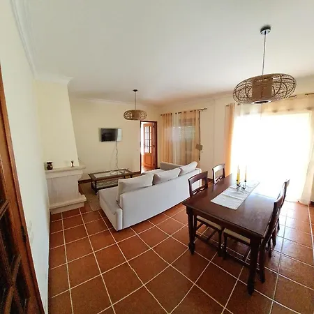 Lovely Modern Duplex 3 Bedroom Flat In Quiet Area Tavarede