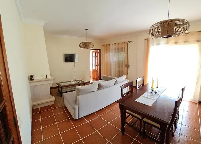 Lovely Modern Duplex 3 Bedroom Flat In Quiet Area Tavarede